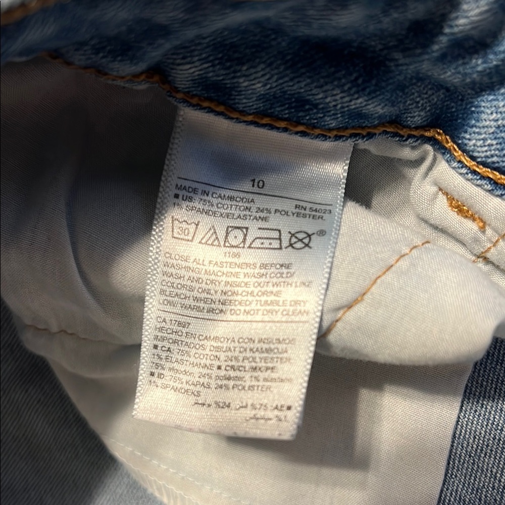 Old Navy Blue Jean Shorts with Vintage Fade - Picture 2 of 8
